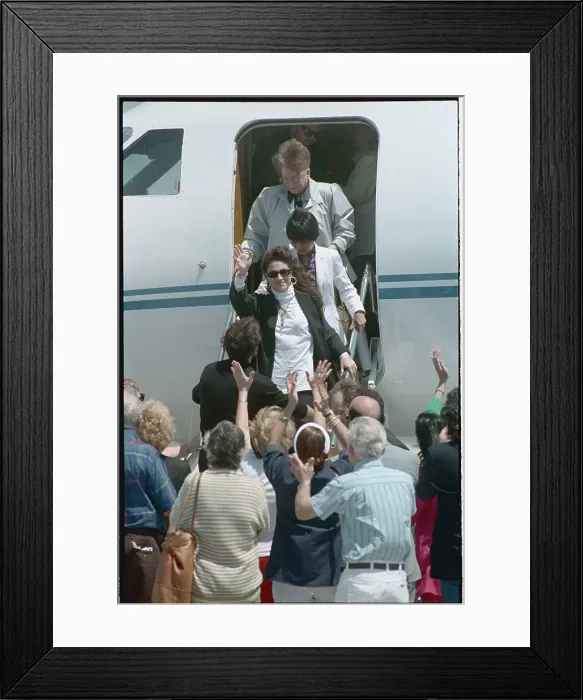 Framed Print : Fans Greeting Gloria Estefan Framed Print : Fans Greeting Gloria Estefan