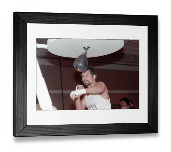 Framed Print : Roberto Duran Hits Speedbag