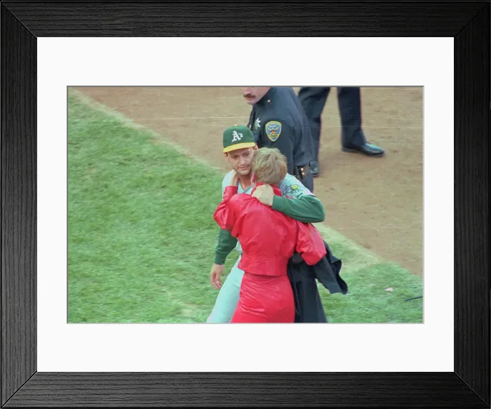 Framed Print : Terry Steinbach Embracing His Wife on Field Framed Print : Terry Steinbach Embracing His Wife on Field