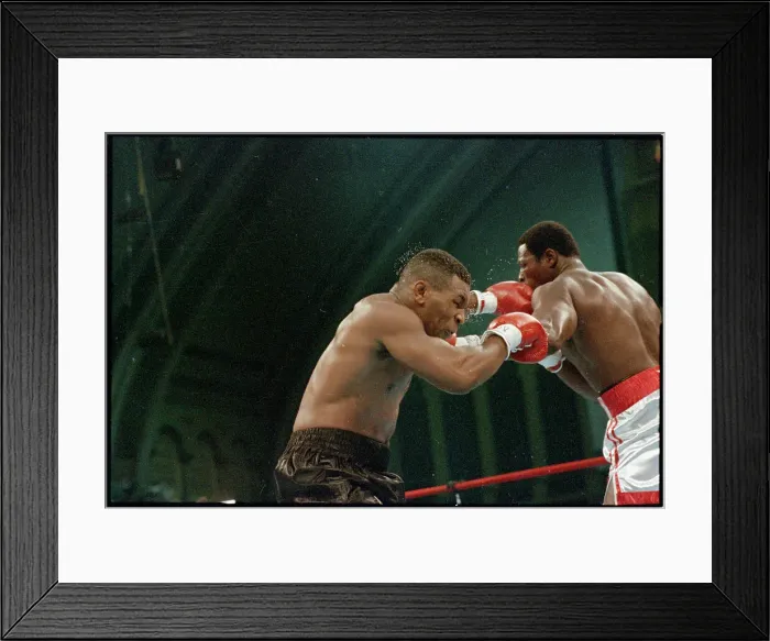 Framed Print : Mike Tyson snd Carl Williams Box, Sweat Flies Framed Print : Mike Tyson snd Carl Williams Box, Sweat Flies