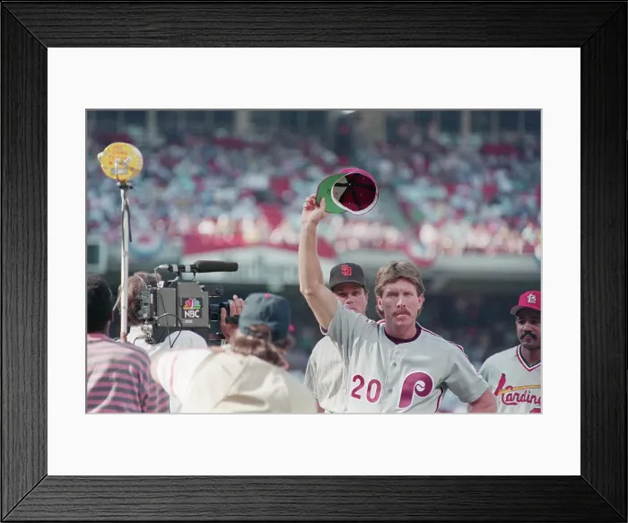 Framed Print : Mike Schmidt Waves to the Crowd