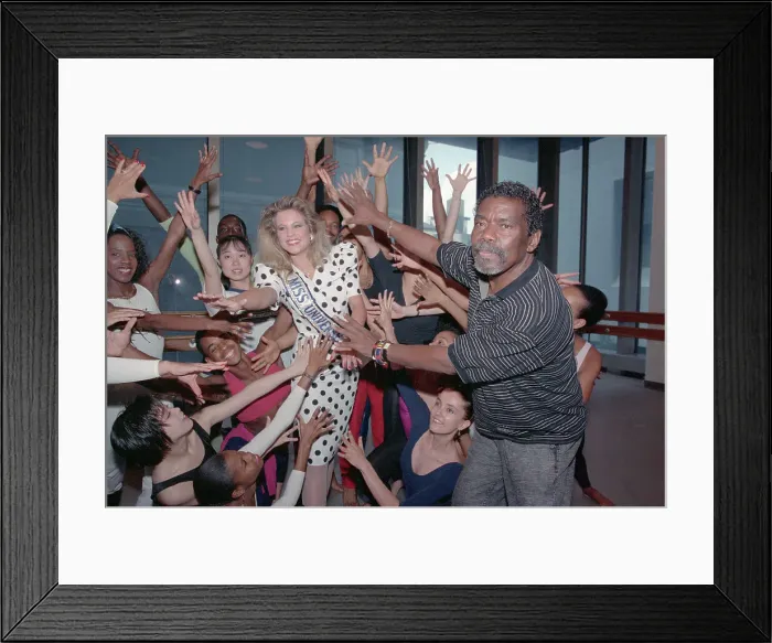 Framed Print : Dancers Surrounding Angela Visser and Alvin Ailey Framed Print : Dancers Surrounding Angela Visser and Alvin Ailey