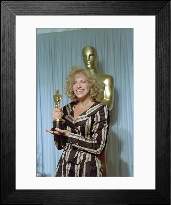 Framed Print : Carly Simon Holding Oscar Award Framed Print : Carly Simon Holding Oscar Award
