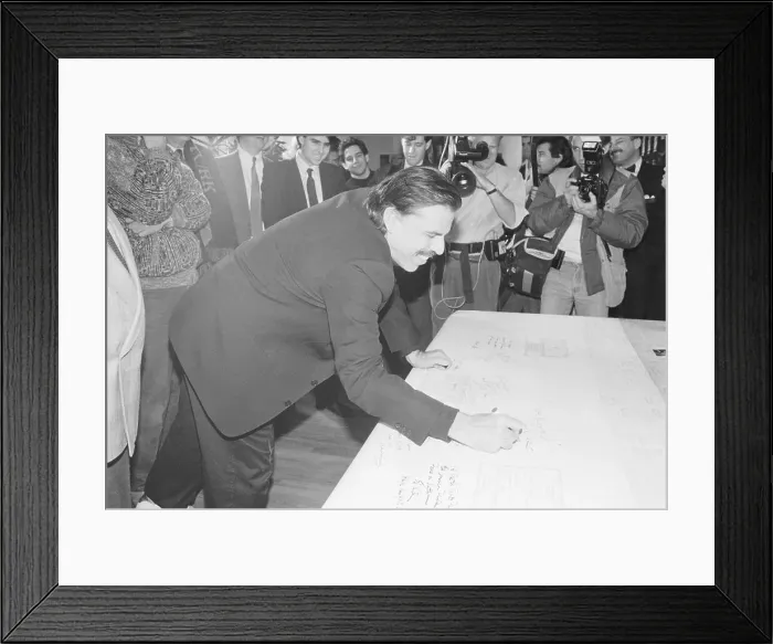 Framed Print : Peter Max Signing X-Mas Card To Russia