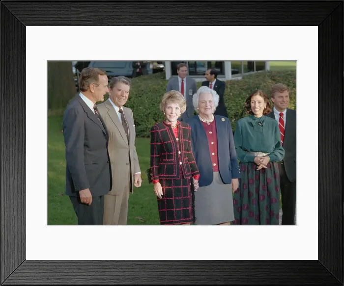 Framed Print : Ronald Reagan, George Bush and Dan Quayle with their Wives Framed Print : Ronald Reagan, George Bush and Dan Quayle with their Wives