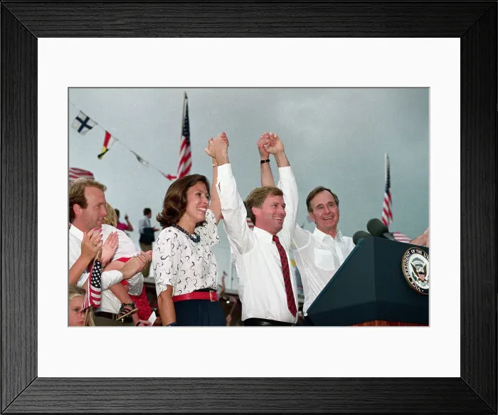 Framed Print : George Bush Names Dan Quayle as Running Mate Framed Print : George Bush Names Dan Quayle as Running Mate