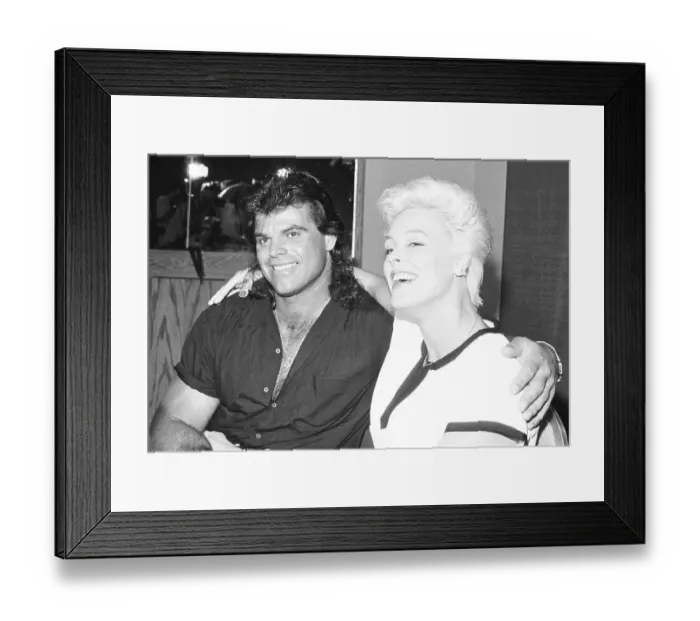 Framed Print : Mark Gastineau and Brigitte Nielsen Kissing Framed Print : Mark Gastineau and Brigitte Nielsen Kissing