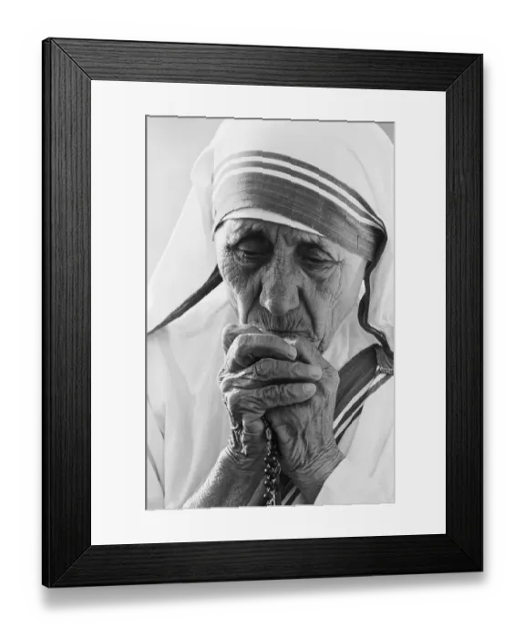 Framed Print : Mother Teresa Praying