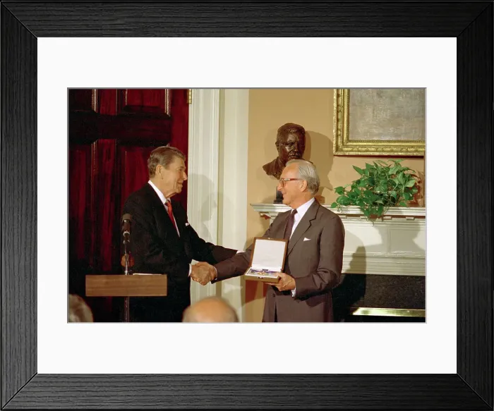 Framed Print : Ronald Reagan and Peter Carrington Shaking Hands Framed Print : Ronald Reagan and Peter Carrington Shaking Hands