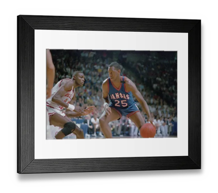 Framed Print : Danny Manning Charging Toward Harvey Grant Framed Print : Danny Manning Charging Toward Harvey Grant
