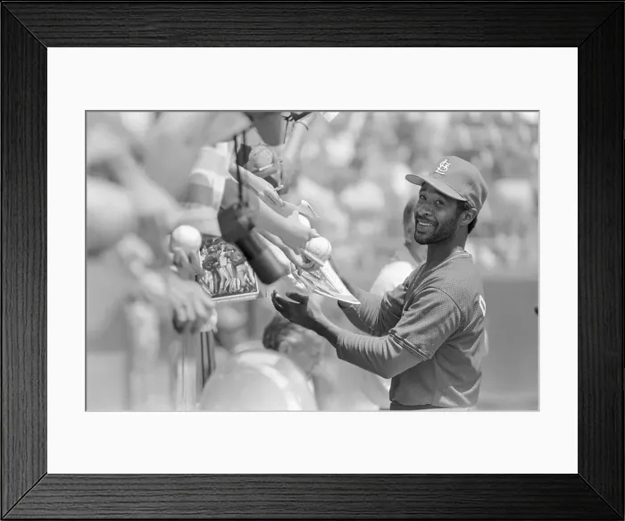 Framed Print : Ozzie Smith Signing Autographs For Fans
