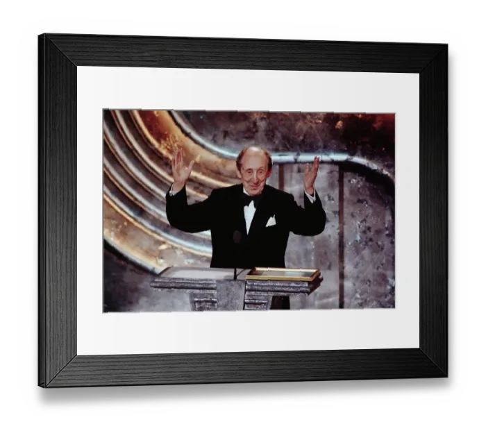 Framed Print : Vladimir Horowitz Acknowledges Applause