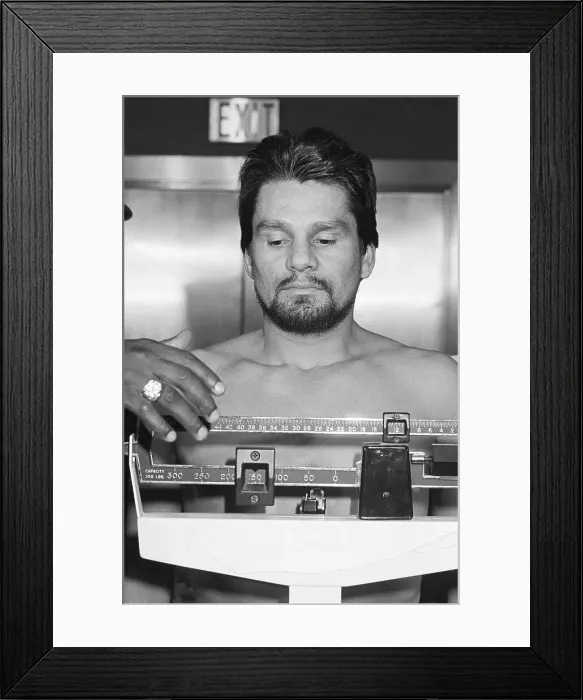 Framed Print : Roberto Duran Weighing in Framed Print : Roberto Duran Weighing in