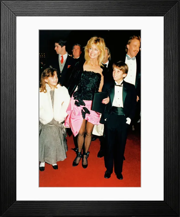 Framed Print : Goldie Hawn with Her Children Framed Print : Goldie Hawn with Her Children