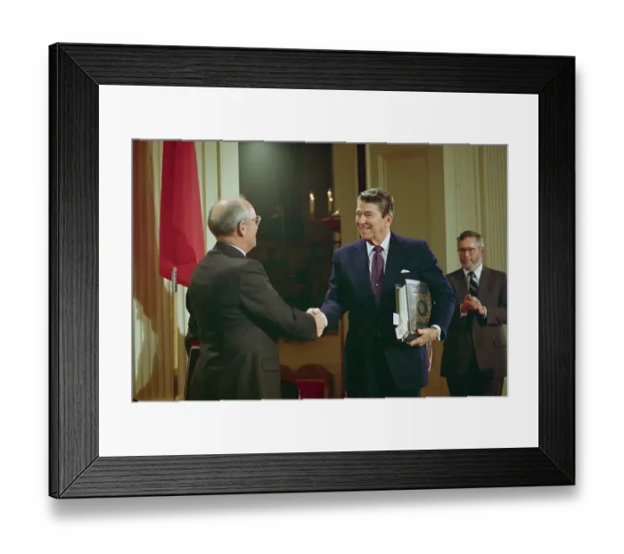 Framed Print : Mikhail Gorbachev and President Reagan Shaking Hands Framed Print : Mikhail Gorbachev and President Reagan Shaking Hands