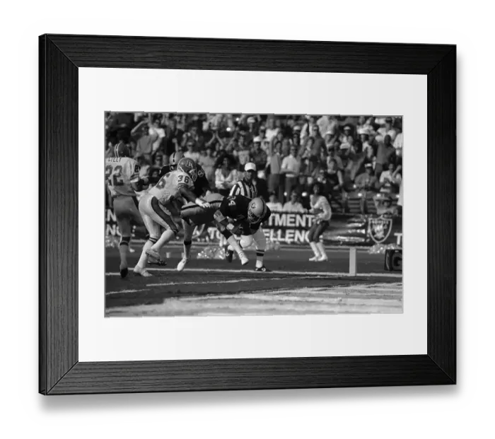 Framed Print : Bo Jackson Diving into End Zone Framed Print : Bo Jackson Diving into End Zone