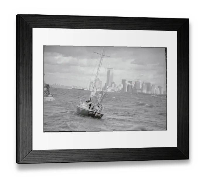 Framed Print : Tania Aebi Approaching New York Skyline