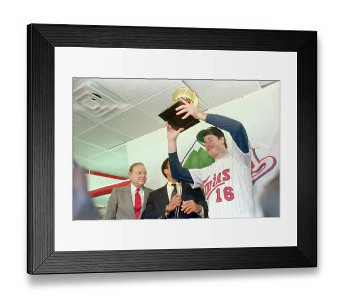 Framed Print : Frank Viola Holding Trophy Framed Print : Frank Viola Holding Trophy