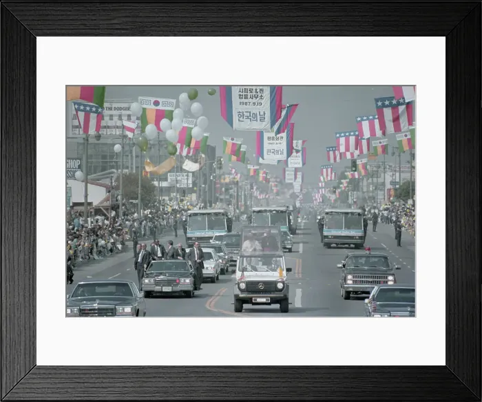 Framed Print : Papal Motorcade in Koreatown Framed Print : Papal Motorcade in Koreatown