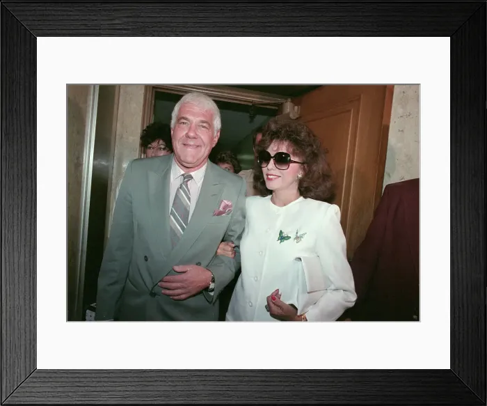 Framed Print : Joan Collins and Lawyer Leave Court Framed Print : Joan Collins and Lawyer Leave Court
