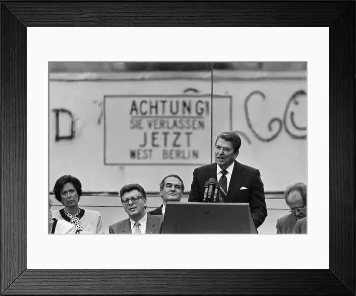 Framed Print : Ronald Reagan at the Berlin Wall Framed Print : Ronald Reagan at the Berlin Wall
