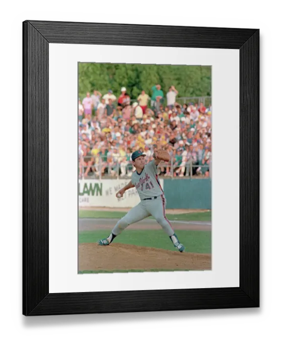 Framed Print : Tom Seaver Pitching Framed Print : Tom Seaver Pitching