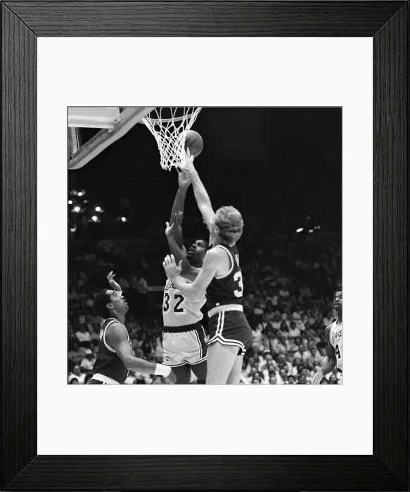 Framed Print : Magic Johnson Putting up Shot Framed Print : Magic Johnson Putting up Shot