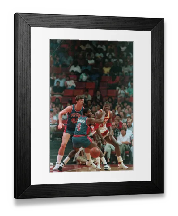 Framed Print : Kevin Willis Passing Basketball Framed Print : Kevin Willis Passing Basketball