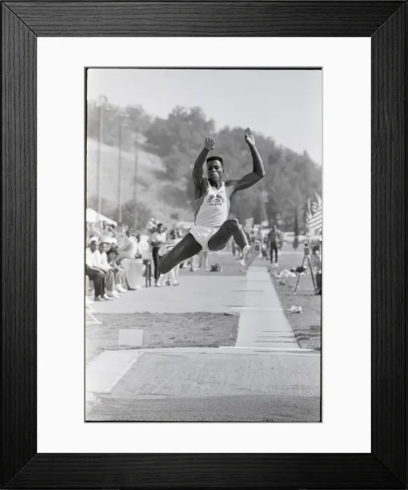 Framed Print : Carl Lewis W / Arms Raised Long Jumping Framed Print : Carl Lewis W / Arms Raised Long Jumping