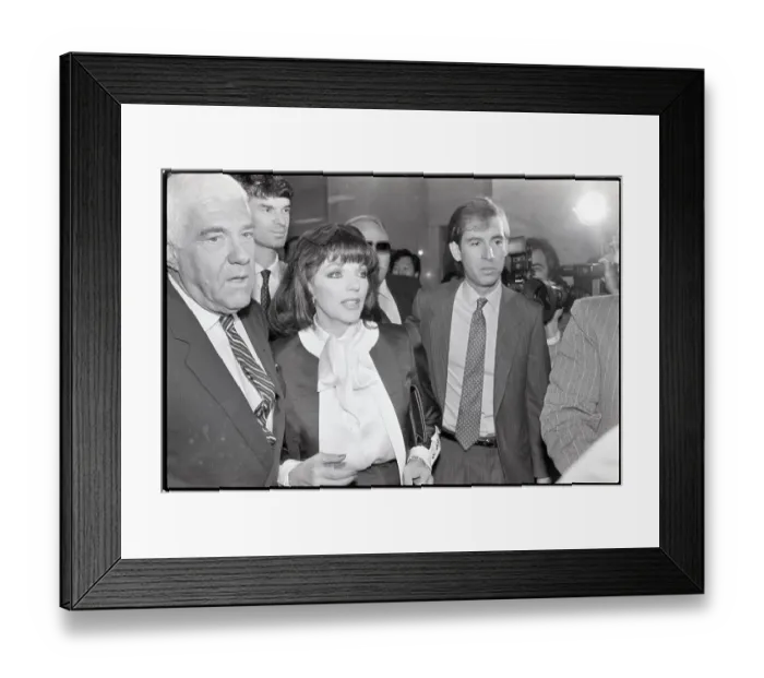 Framed Print : Joan Collins with Lawyer Marvin Mitchelson Framed Print : Joan Collins with Lawyer Marvin Mitchelson
