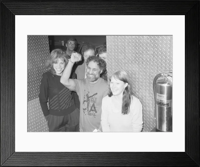 Framed Print : Carly Simon with Abbie Hoffman and Amy Carter Framed Print : Carly Simon with Abbie Hoffman and Amy Carter