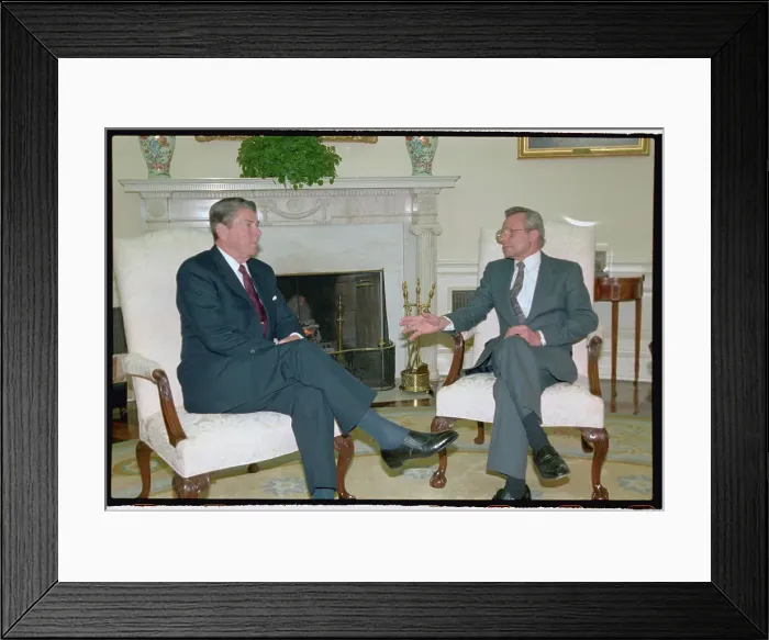 Framed Print : Ronald Reagan Meeting with Frank Carlucci Framed Print : Ronald Reagan Meeting with Frank Carlucci