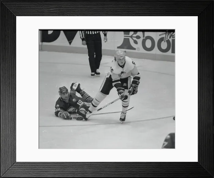 Framed Print : Mario Lemieux Sliding on The Ice