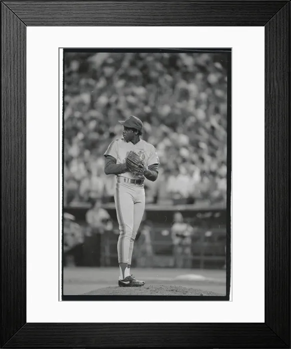 Framed Print : Dwight Gooden Standing with Head Down Framed Print : Dwight Gooden Standing with Head Down