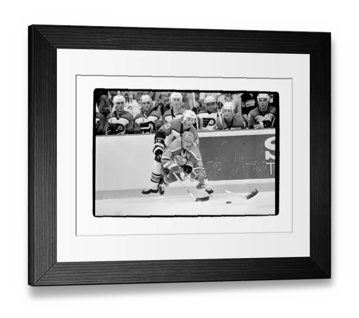 Framed Print : Wayne Gretzky and Dave Poulin Battle for Puck Framed Print : Wayne Gretzky and Dave Poulin Battle for Puck