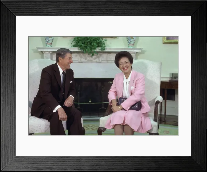 Framed Print : Ronald Reagan Speaking with Corazon Aquino Framed Print : Ronald Reagan Speaking with Corazon Aquino