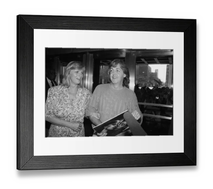 Framed Print : Paul McCartney Holds LP with Wife Linda Framed Print : Paul McCartney Holds LP with Wife Linda