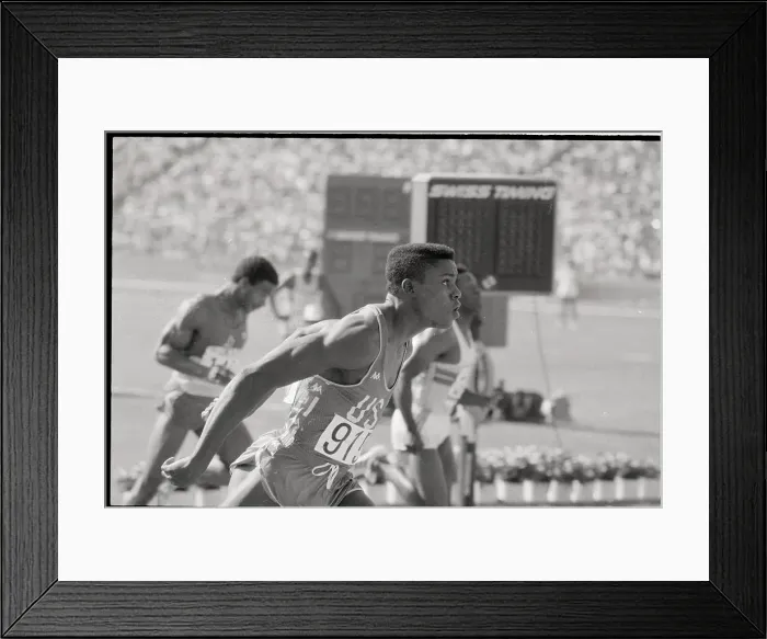 Framed Print : Carl Lewis Waist Up Running Framed Print : Carl Lewis Waist Up Running