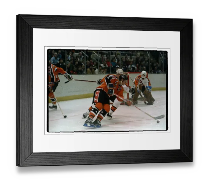 Framed Print : Wayne Gretzky Skating With Puck