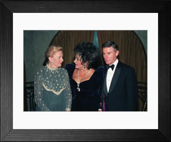 Framed Print : Entertainers Posing at Lifetime Achievement Awards Ceremonies Framed Print : Entertainers Posing at Lifetime Achievement Awards Ceremonies