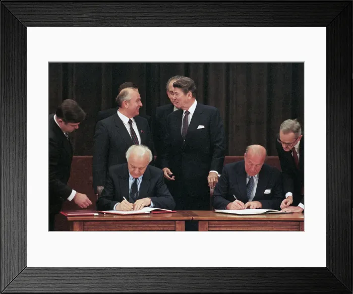 Framed Print : Ronald Reagan, Mikhail Gorbachev and Others at Geneva Summit