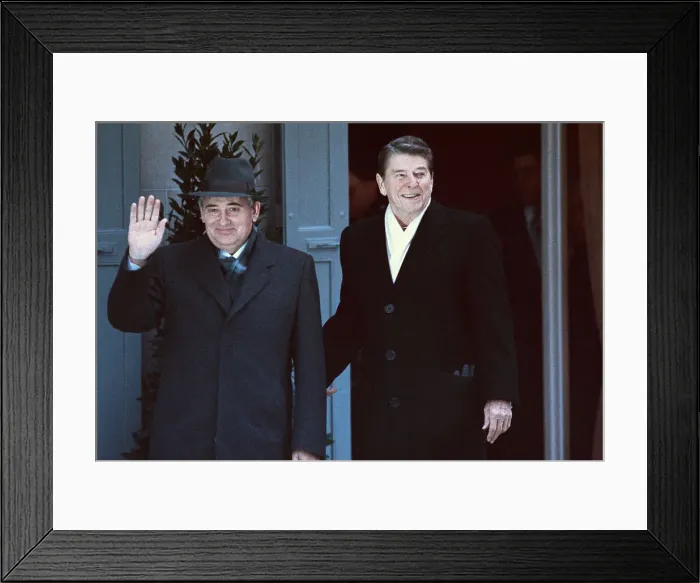 Framed Print : Ronald Reagan with Mikhail Gorbachev Framed Print : Ronald Reagan with Mikhail Gorbachev