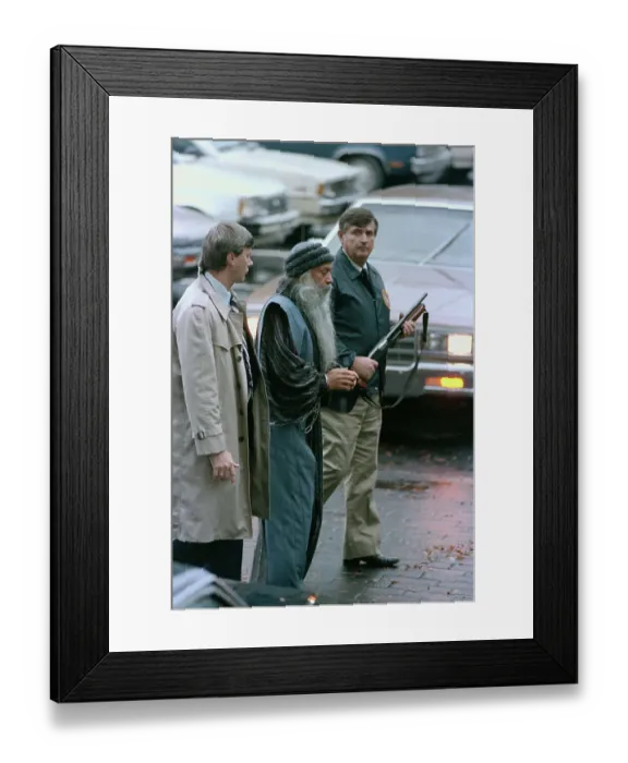 Framed Print : Bhagwan Shree Rajneesh Being Taken into Custody Framed Print : Bhagwan Shree Rajneesh Being Taken into Custody