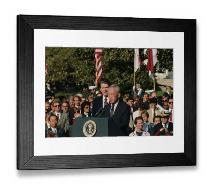 Framed Print : Ronald Reagan and Lee Kwan Yew Addressing the Media Framed Print : Ronald Reagan and Lee Kwan Yew Addressing the Media