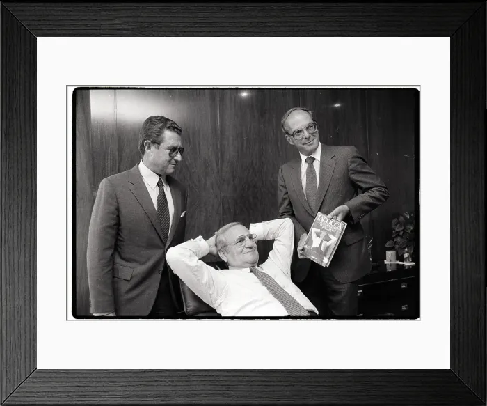 Framed Print : Lee Iacocca Poses With Bantam Books Executives Framed Print : Lee Iacocca Poses With Bantam Books Executives