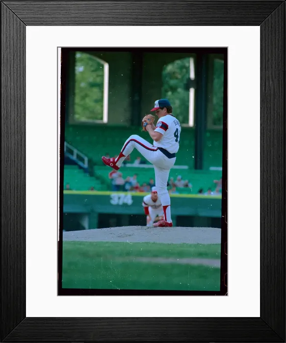 Framed Print : Tom Seaver with Leg up to Pitch Framed Print : Tom Seaver with Leg up to Pitch