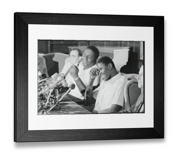 Framed Print : Patrick Ewing and John Thompson Laughing at News Conference Framed Print : Patrick Ewing and John Thompson Laughing at News Conference