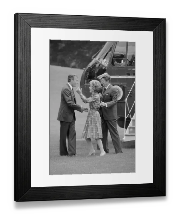 Framed Print : George Bush Greeting President and Nancy Reagan Framed Print : George Bush Greeting President and Nancy Reagan