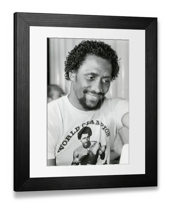 Framed Print : Thomas Hearns Talks Wearing T-Shirt Framed Print : Thomas Hearns Talks Wearing T-Shirt