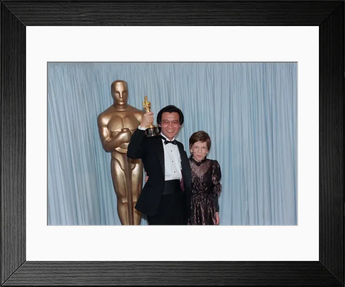 Framed Print : Haing S. Ngor Holding Oscar Framed Print : Haing S. Ngor Holding Oscar